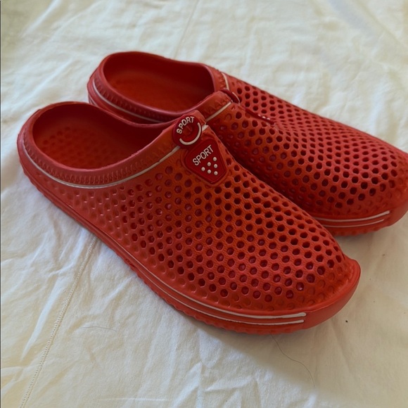 Sport Light weight Red Slip-On Mesh Water shoes. Clog style. Size 10. - Picture 1 of 8
